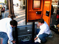 Рекламные киоски Palm Treo 680 на автобусных остановках