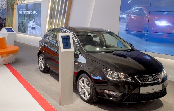 Сенсорные киоски в автосалоне SEAT