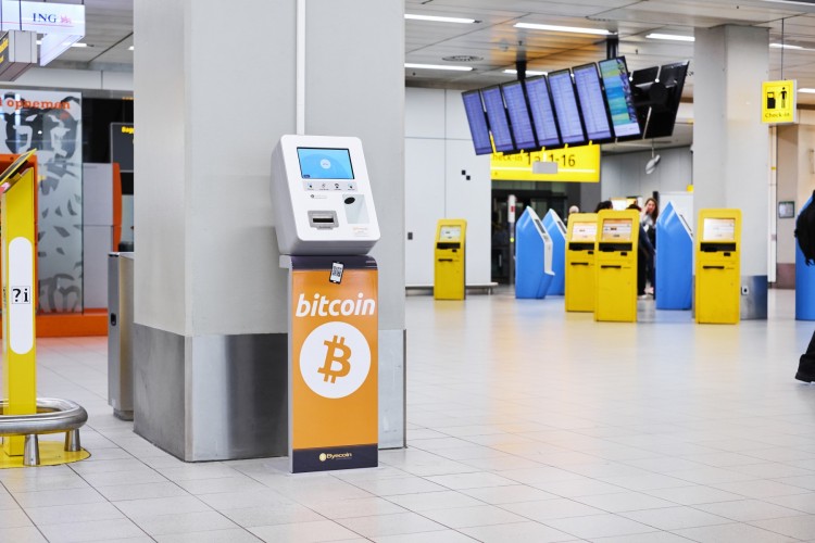 В аэропорту Амстердама установили биткоин банкоматы