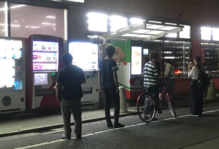 В Хиросиме установили первый вендинг автомат по приготовлению пиццы в Японии