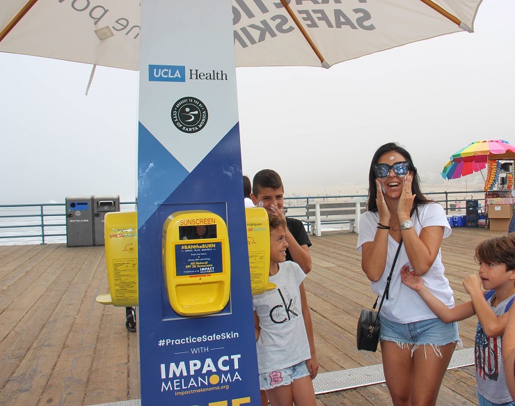 В Санта-Монике и Малибу установили 50 автоматов с бесплатным солнцезащитным кремом 