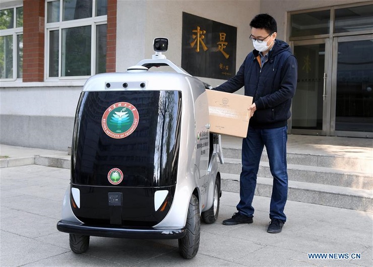 В Пекине беспилотные автомобили проверяют людей на коронавирус