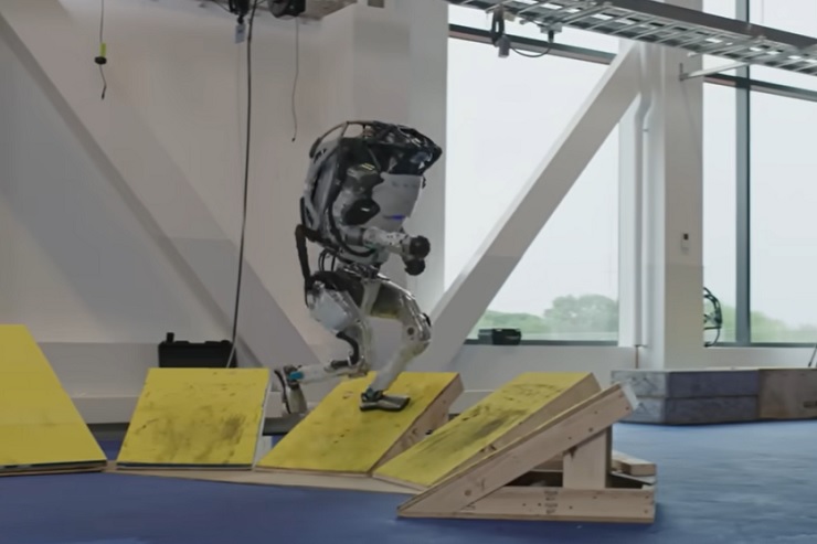 Boston Dynamics завершает проект робота Atlas