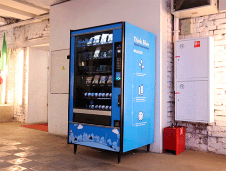 Вендинг автомат Think Machine собирает отработанные батарейки