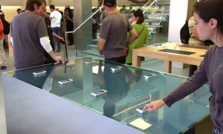 Apple сделала интерактивный стол для демонстрации технологии 3D Touch 