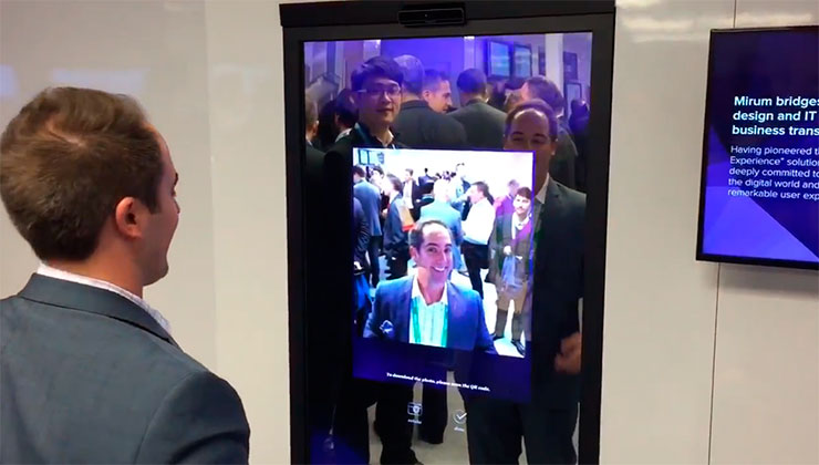 Intel представил интерактивное зеркало Magic Mirror на выставке Retail