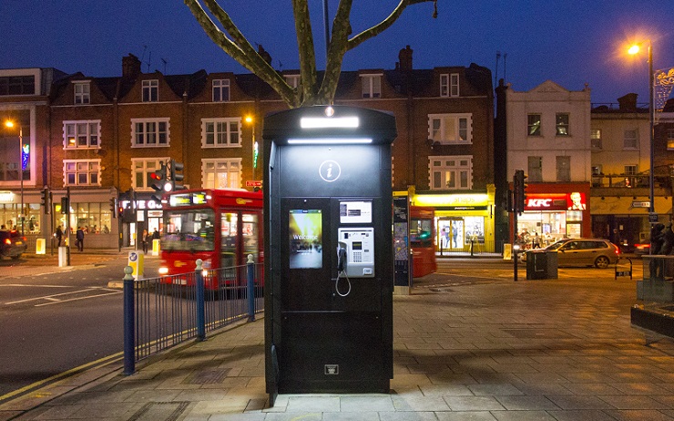 Лондонские телефонные будки оборудовали сенсорными экранами и Wi-Fi доступом 