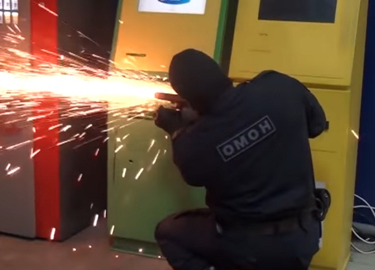 В Курске полицейские демонтировали игровые автоматы