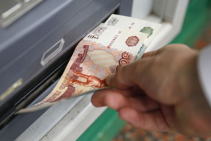 Российские банкоматы стали больше выдавать фальшивых купюр