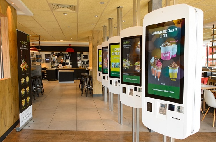 Акции McDonald's растут на планах внедрения киосков самообслуживания в фаст-фуд ресторанах сети в США